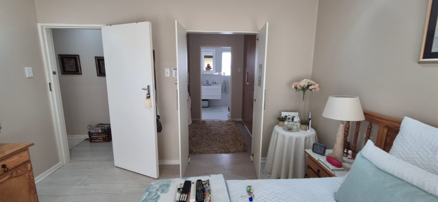 5 Bedroom Property for Sale in Hartenbos Central Western Cape